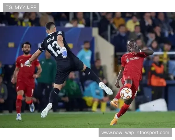 黄潜反击三打二，最后一脚传球走样，黄潜艇是哪个球队